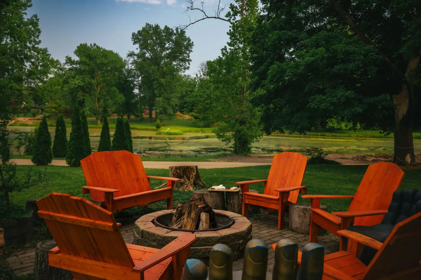Lakehouse/Hot Tub/8 Miles to Downtown/On 60 acres