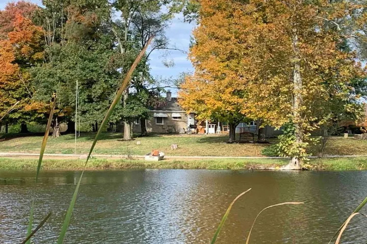 The Lakehouse — Lakefront on 60 Acres, 8 Miles to Downtown