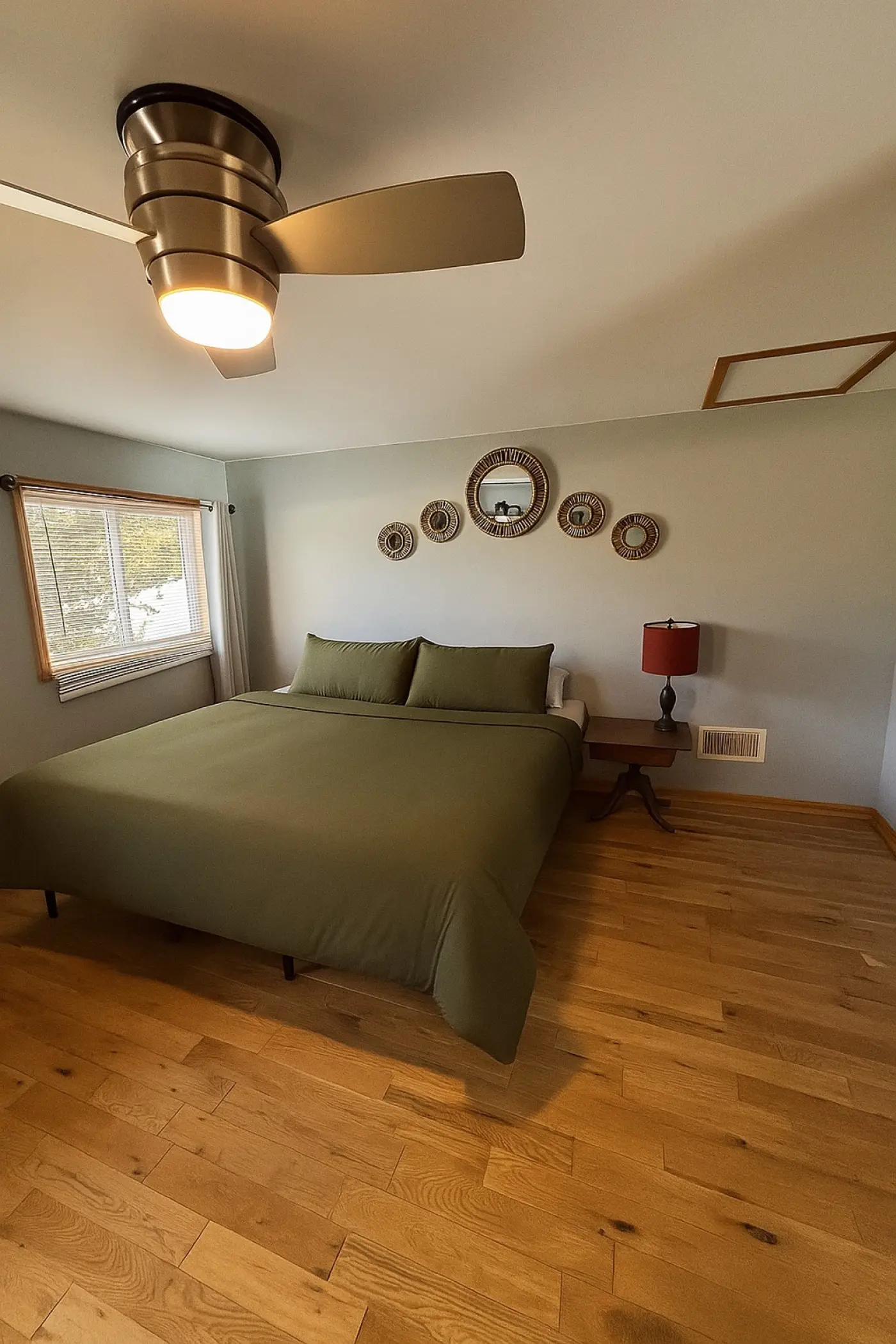 Photo 4 of 4 bd/ 10 min to downtown W/D