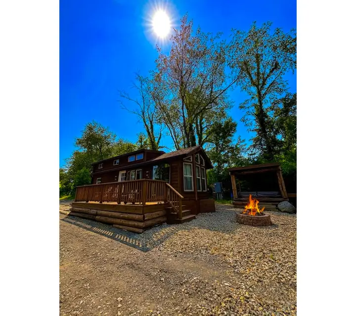 Bourbon Barrel Cabin on Lake near airport/downtown